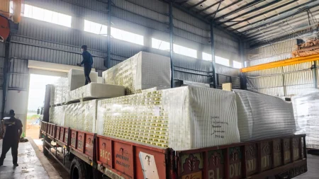 Epack Prefab Sandwich Panels Loded On Truck